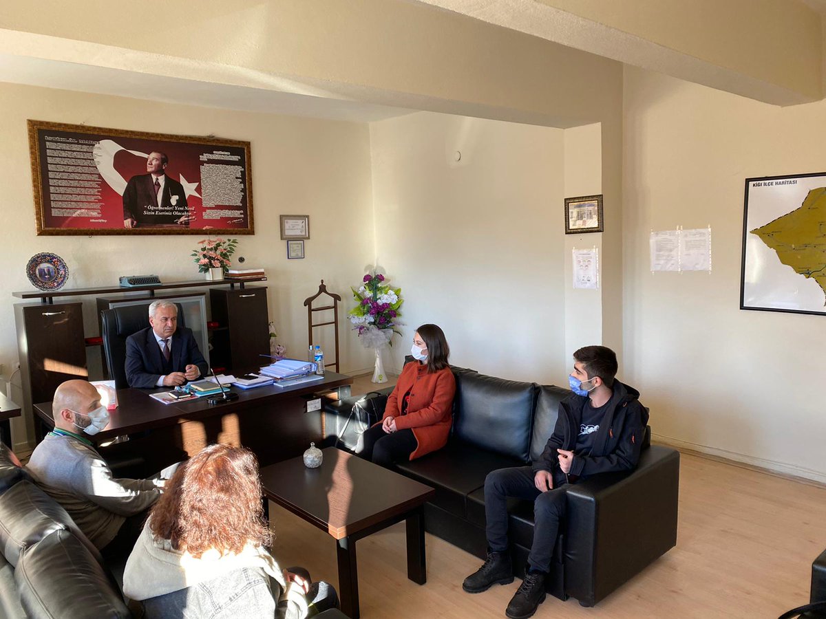 ilk ve orta dereceli okullarımızın müdürleri ile 1. yarı yıl değerlendirme toplantımızı gerçekleştirdik. 
<a href="/KigiKaymakam/">T.C. Kiğı Kaymakamlığı</a> 
<a href="/RahmiGuney/">Rahmi GÜNEY</a> 
<a href="/kigimem/">Kiğı İlçe Milli Eğitim</a> 
<a href="/hyalcin1223/">Hüseyin Yalçın</a>