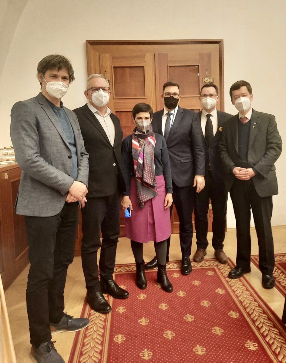 JanLipavsky's tweet photo. Děkuji kolegům za pozvání na setkání #PrateleSvobodnehoRuska v @SenatCZ, kde jsem vystoupil s úvodním projevem. Je naší morální povinností pokračovat v podpoře ruských demokratických aktivistů a nezávislých novinářů. Děkuji panu senátorovi @MarekHilser a @AMO_cz za jejich práci! https://t.co/ElZYVLLX0A