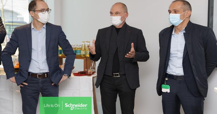 Pinelcaro's tweet photo. Découvrez l'exposition "1 000+ solutions pour les villes" réalisée par la Fondation @SchneiderElec et la Fondation #SolarImpulse, hébergée sur le site #IntenCity jusqu'au 1er avril ! Pour vous inscrire 👉 https://t.co/3bOFPm3RTf
Retour en images sur l'inauguration de l'exposition https://t.co/s9nnX0n8Ht
