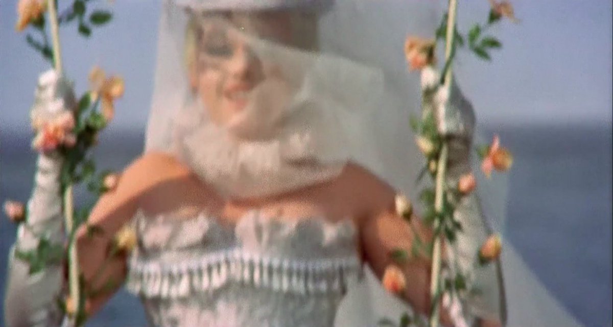 _katiestebbins_'s tweet photo. Juliet of the Spirits (1965, Fellini) https://t.co/miIPhGkTWe