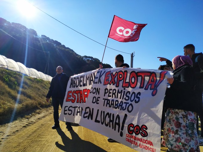 cos_bcn's tweet photo. Contra l'explotació laboral, lluita sindical!

Avui @cos_bcn i @RavalSuport hem anat a Sant Pol de Mar a donar suport a les companyes de la @cosMaresme. En Hamza i Reda, treballadors del sector agrícola varen ser explotats i acomiadats. 

Per saber més👉 https://t.co/4b3tPg1kC9 https://t.co/zKcqzB379T