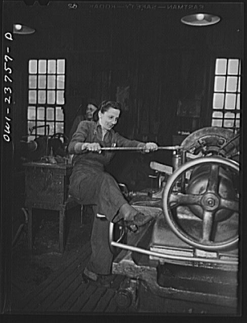 3/ Photographs by Jack Delano, John Vachon, Arthur Rotstein, Marjory Collins, and others are featured with hyperlinks to other images in the Library of Congress FSA collections workplaces.omeka.net/exhibits/show/…