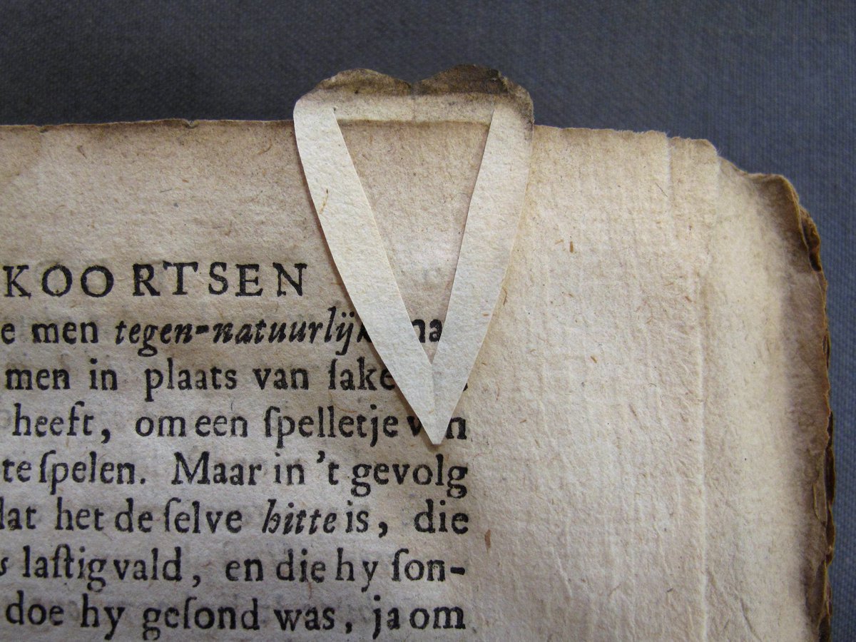 A heart bookmark found inside a collection of Dutch pamphlets from the 1680s. Amazing that something so delicate managed to survive! #rarebooks #bookmarks