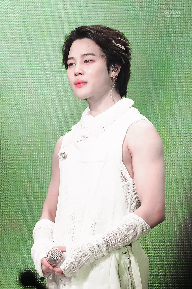 marle_mart's tweet photo. @PJM_vocal We love you Jimin 💛💜
I vote for JIMIN #BTS 
#TOP100MostHandsomeFace https://t.co/NZFJn3YZpz