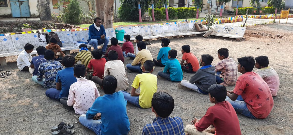 hariraj_vo's tweet photo. Foundation course (Module -1) 
Gidardi village of Amreli district
Introductory session and understand the program objectives. @ecfindia https://t.co/mn42fG8Wia