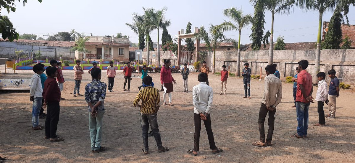 hariraj_vo's tweet photo. Foundation course (Module -1) 
Gidardi village of Amreli district
Introductory session and understand the program objectives. @ecfindia https://t.co/mn42fG8Wia