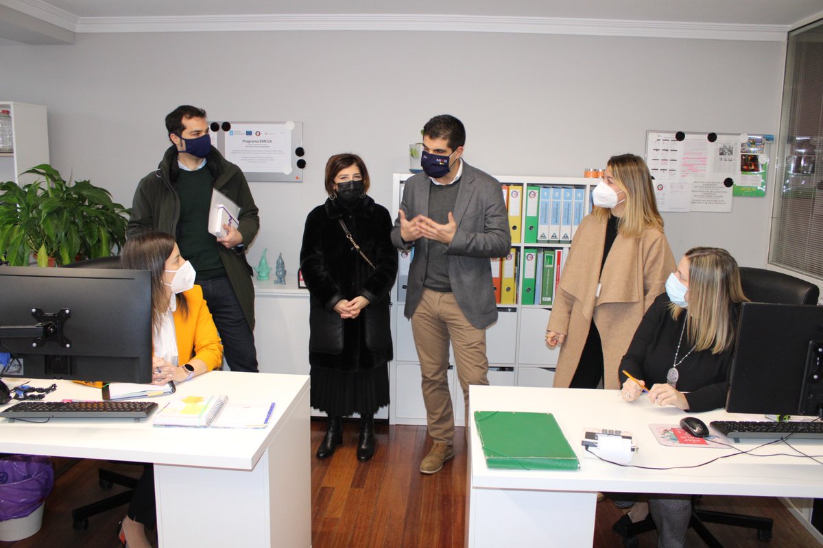GabrielOurense's tweet photo. Acudín esta mañá a unha asesoría beneficiaria de dúas liñas de axuda do programa #Emega de fomento de emprego femenino ; programa da Consellería de Emprego e Igualdade que destinou á provincia de #Ourense 447.000€ e que deron lugar a 32 iniciativas que empregaron a 72 mulleres. https://t.co/BDrom152vA
