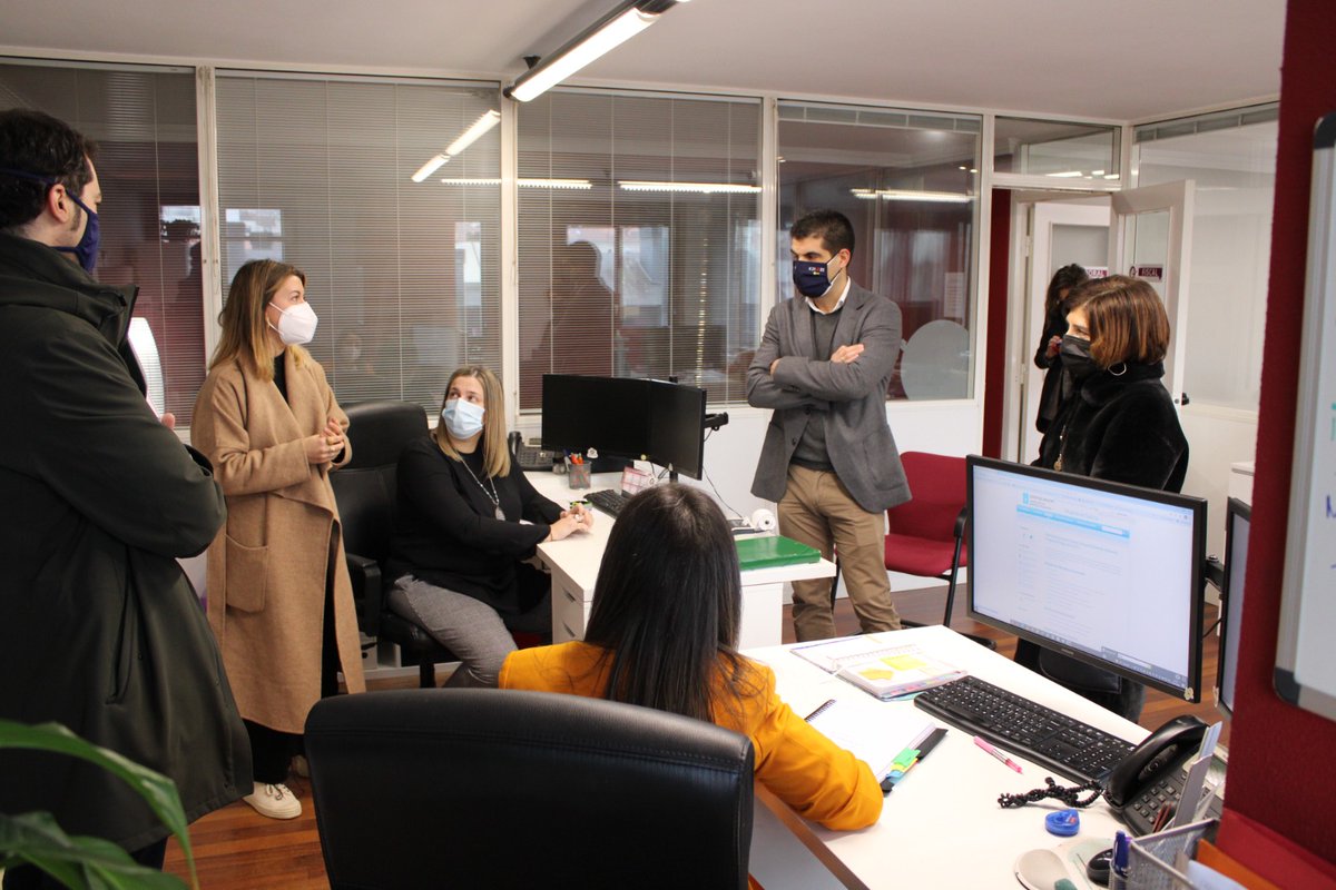 GabrielOurense's tweet photo. Acudín esta mañá a unha asesoría beneficiaria de dúas liñas de axuda do programa #Emega de fomento de emprego femenino ; programa da Consellería de Emprego e Igualdade que destinou á provincia de #Ourense 447.000€ e que deron lugar a 32 iniciativas que empregaron a 72 mulleres. https://t.co/BDrom152vA