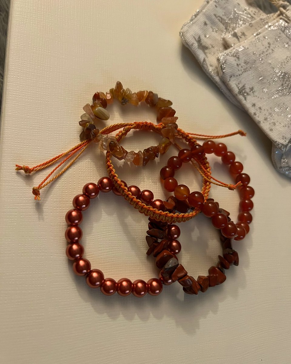 PixieOriginals's tweet photo. 🧡
#nycjewelry #jewelry #nyc #bracelets #macramejewelry #friendshipbracelets https://t.co/GFt1LRHTOy