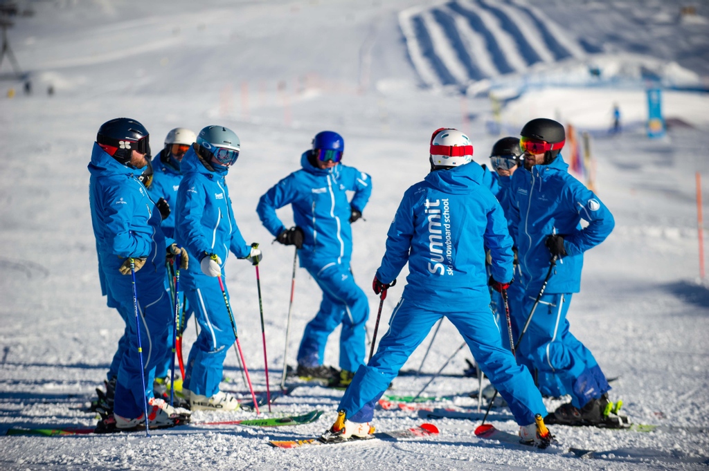 summitskischool's tweet photo. The Summit team are a group of skiers and snowboarders who are knowledgeable and passionate about their sport and being in the mountains.
.
.
.
#summitinstructorsrock #blueschoolzermatt #summitskischool #skilessons #learntoski #skiinstructor #snowboardinstructor #skischool https://t.co/9svKhRlfOJ