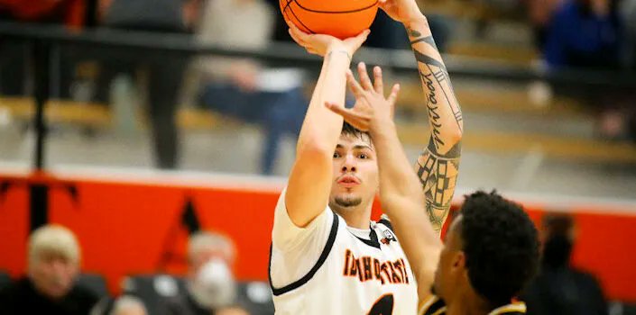 Emmit Taylor III (Yakama/Nez Perce) had 12 points for Idaho State in 81-74 Win over Idaho
#NativeAthlete #Yakama #NezPerce #ISU
 buff.ly/3nv20lh