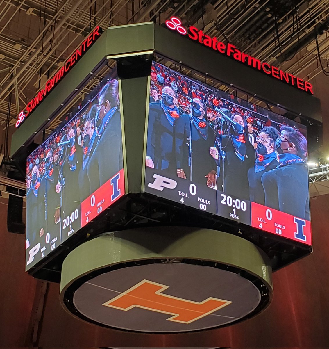 StateFarmCenter's tweet photo. Stunning performance of Lift Every Voice and Sing and the National Anthem by @UIBlackChorus ahead of today's special MLK Day matinee! 👏🏾 https://t.co/GQrU8pu7iu