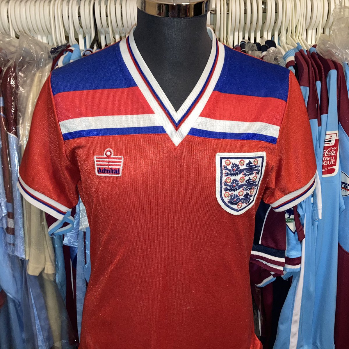 icwhs's tweet photo. @JayShaw180 @admiral1914 @classicshirts @England Very nice shirt! Congratulations!
Match worn is always as good Alvin Martin โโ ๐ฆ ๐ฆ ๐ฆ v Finland ๐ซ๐ฎ June 1982 in the last friendly before the WC 1982 squad was announced, unfortunately for Alvin he didnโt make it.
But great shirt in long sleeve ๐๐ป ๐๐ป ๐๐ป #NotManyAbout https://t.co/XDG24Bk0IY