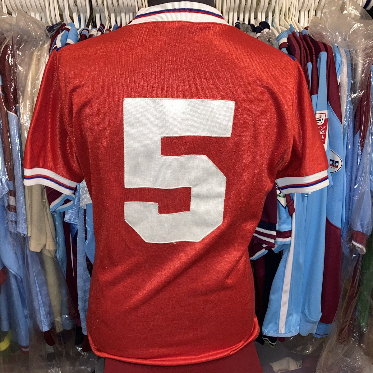 icwhs's tweet photo. @JayShaw180 @admiral1914 @classicshirts @England Very nice shirt! Congratulations!
Match worn is always as good Alvin Martin โโ ๐ฆ ๐ฆ ๐ฆ v Finland ๐ซ๐ฎ June 1982 in the last friendly before the WC 1982 squad was announced, unfortunately for Alvin he didnโt make it.
But great shirt in long sleeve ๐๐ป ๐๐ป ๐๐ป #NotManyAbout https://t.co/XDG24Bk0IY