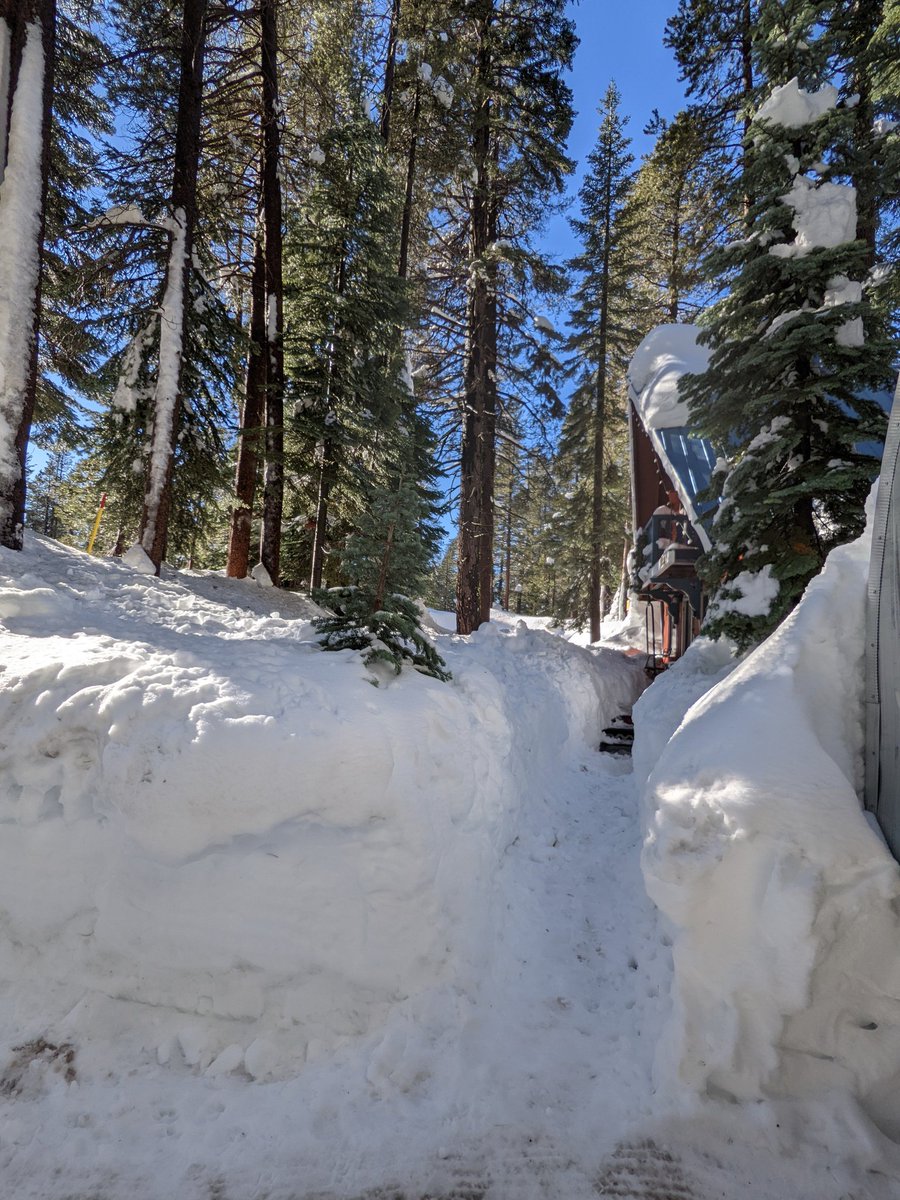 LAHeffer23's tweet photo. Finally fulfilled my dream of snowboarding in Tahoe last week, we were absolutely spoiled with a record 16 feet of fresh snow from a massive storm! ❄️ https://t.co/chQxa6Yqzg