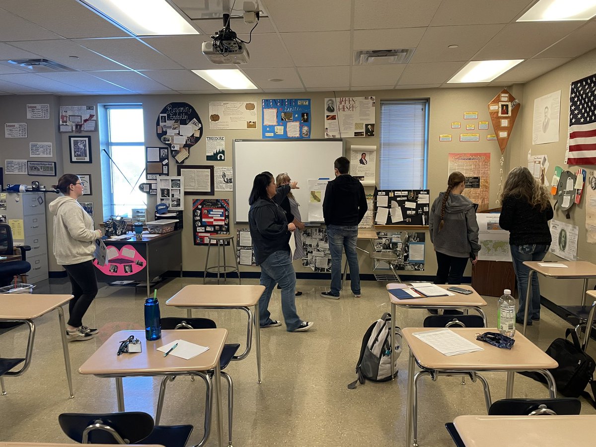 Learning from the best! Thank you Mrs. Bushong!!
#WhatADistrictLTX #OutOfThisWorld <a href="/MrsWellsk/">Mrs. Wells</a> <a href="/BadgerHS_Prin/">Joey McQueen</a>