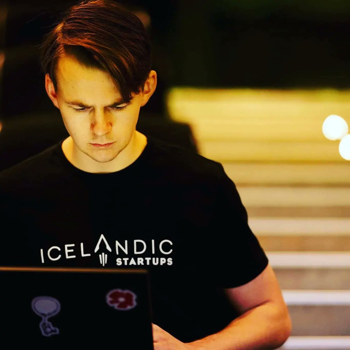 Björtustu vonirnar keppa um Gulleggið 2022. Nú fara öll sem skráðu sig í stærstu frumkvöðlakeppni Íslands að fullkomna kynningu á hugmyndinni sem þau sendu inn í keppnina. Við tekur að velja topp 10. Þetta er bara fyrsta skrefið! #icelandicstartups #topp10 #pitchdeck #hugmynd