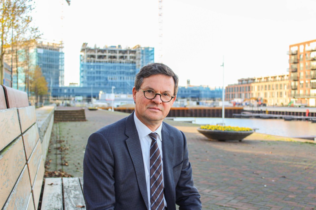 gem_vlissingen's tweet photo. De heer A.R.B. (Bas) van den Tillaar is bij Koninklijk Besluit herbenoemd als burgemeester van Vlissingen. De nieuwe ambtstermijn van de burgemeester start op 22 april 2022.  @basvdtillaar @raadvlissingen  https://t.co/u8UevGT0Hz https://t.co/4HQaJb0koG
