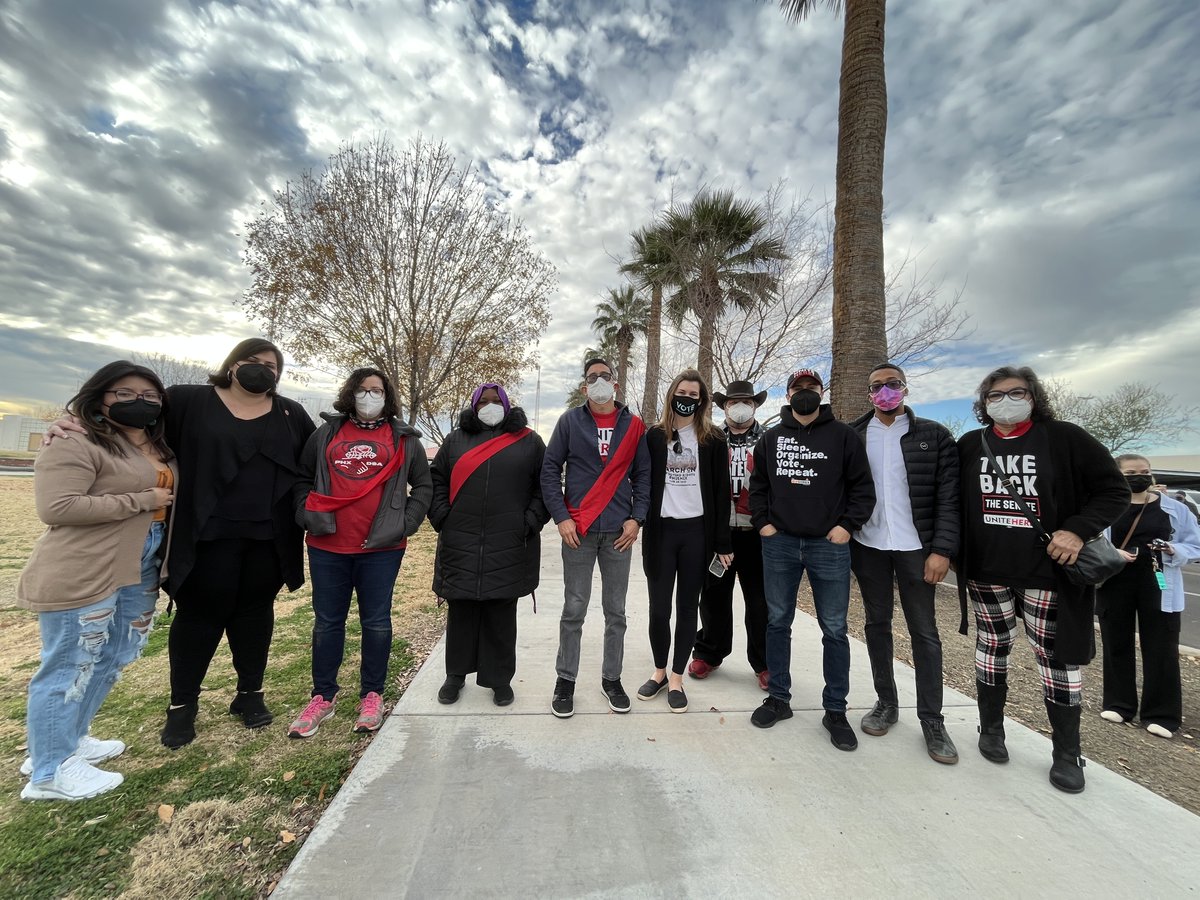 UNITEHERE11AZ's tweet image. Today's #MLKDay &amp;amp; DAY 4 of our #HungerStrike4Democracy. Hunger strikers ran into some friends at the #PHX pre-march. Thank you @RaquelTeran @SarahKLiguori @MayorGallego &amp;amp; Maxima for supporting our fight to save our democracy! 

#FreedomtoVote #WorkerPower