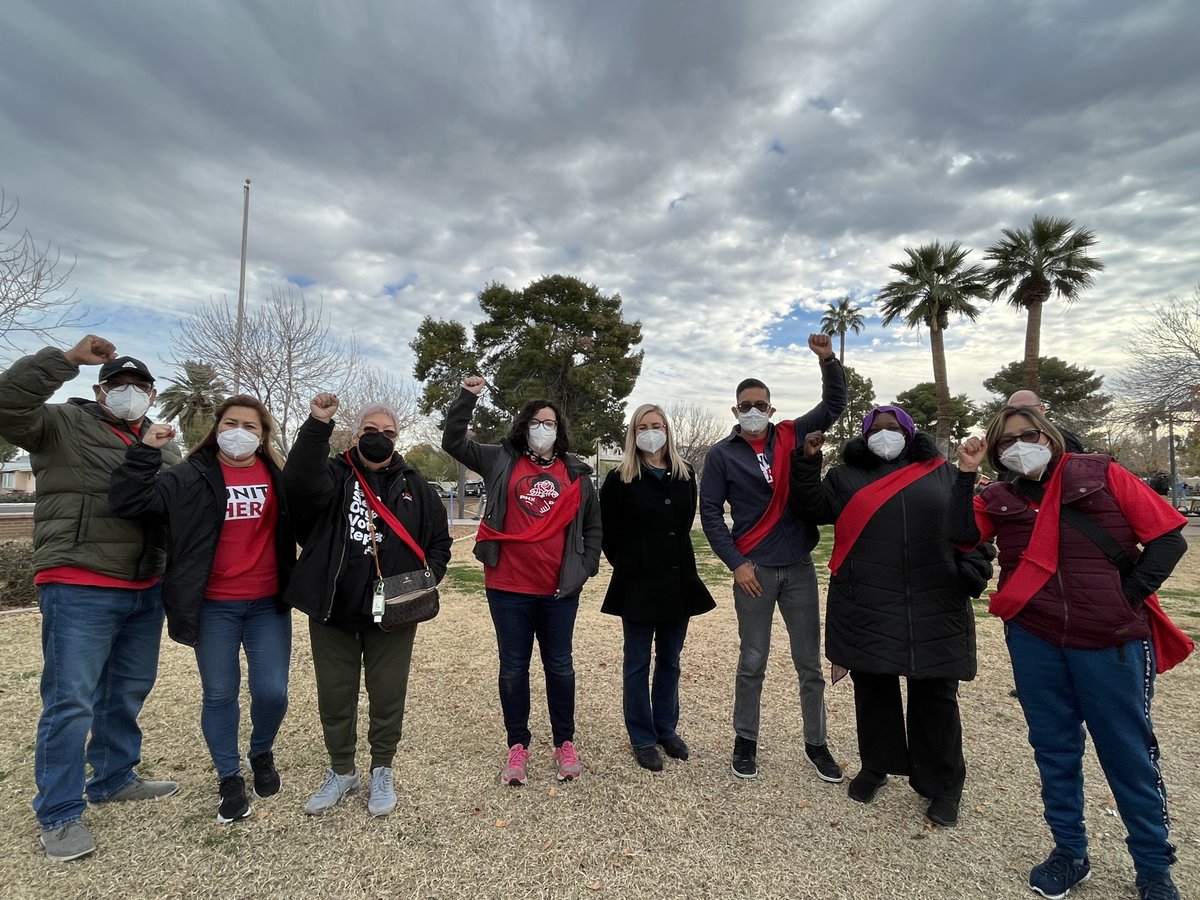 UNITEHERE11AZ's tweet image. Today's #MLKDay &amp;amp; DAY 4 of our #HungerStrike4Democracy. Hunger strikers ran into some friends at the #PHX pre-march. Thank you @RaquelTeran @SarahKLiguori @MayorGallego &amp;amp; Maxima for supporting our fight to save our democracy! 

#FreedomtoVote #WorkerPower