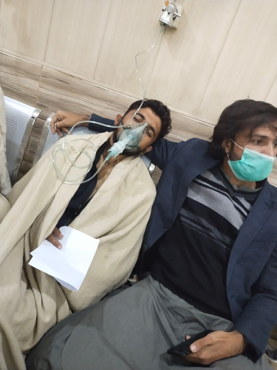 atif_mahsud's tweet photo. #RestoreHECmedicalseats
ہائیر ایجوکیشن کمیشن اسلام آباد کے سامنے دھرنے پر بیٹھے سابقہ فاٹا اور بلوچستان سٹوڈنٹس کے 48 دنوں سے ایچ ای سی میڈیکل سیٹس کی بحالی کے حوالے سے دھرنا جاری ہے، جس میں کئی طلباء کی حالت خراب ہوچکی ہیں۔ حکومت سے اپیل ہے کہ طلباء کی مطالبات جلد از جلد حل https://t.co/N65z4t8FOQ