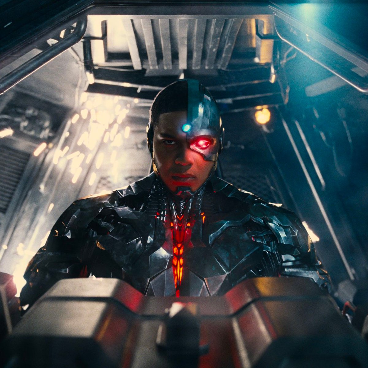 screentime's tweet photo. Joss Whedon says he cut down Cyborg's role in #JusticeLeague because Ray Fisher is a bad actor and the storyline 'made no sense'

(via @NYMag) https://t.co/azs1t1TMWJ
