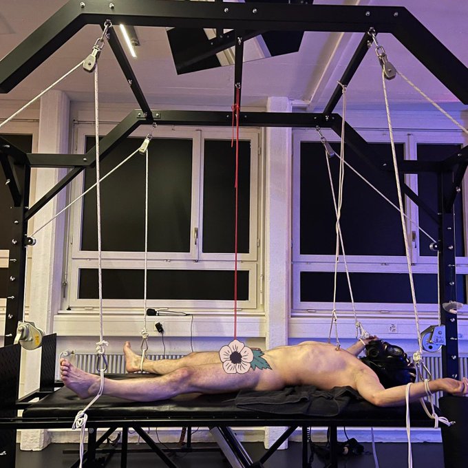 4 Stunden &ldquo;Stretching&rdquo; und Atemkontrolle 😮&zwj;💨🖤 heute im #derfemdom in #Regensdorf ! Wo die rote Schnur<a href="/tag/dominatrix"class="tags"><span>#dominatrix</span></a><a href="/tag/derfemdom"class="tags"><span>#derfemdom</span></a><a href="/tag/ladytess"class="tags"><span>#ladytess</span></a><a href="/tag/yourpainismygain"class="tags"><span>#yourpainismygain</span></a>