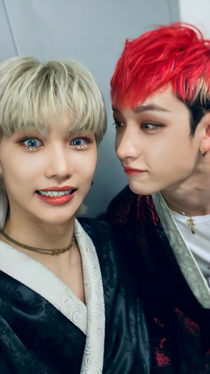itslua10's tweet image. Podemos hablar de la pronunciación de inglés de Bangchan y Felix? En los listenings del colegio no entendía nada, pero a ellos les entiendo todo!!! Perfección!

#felix #bangchan #chan #straykids