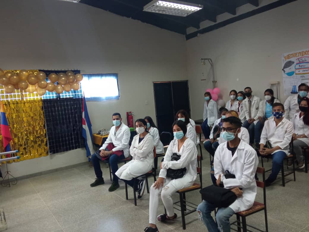 CDI UD 337 Estado Bolivar dando inicio al nuevo Curso Escolar 2022 <a href="/YadmaraR/">Yadmara Remedios 🇨🇺</a> @Condemar1987 <a href="/AdanVillavicen6/">Adan Villavicencio Guzman</a> <a href="/CubaVa_Bolivar2/">Grupo Trabajo Estadual Bolívar</a> <a href="/Cubacooperabol2/">Brigada Médica 🇨🇺 Bolívar🇻🇪</a> <a href="/Cubacooperaven2/">Cubacooperavene</a> <a href="/cuba/">@cuba</a>