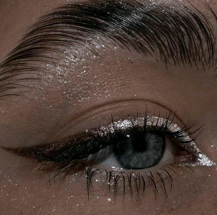 eliesaaabs's tweet photo. Sparkly eyeliner https://t.co/khcmxiYUx0
