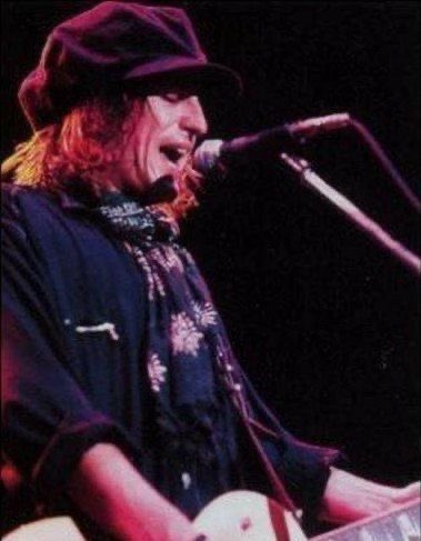 dailystradlin's tweet photo. performing at wembley stadium in london, 31st august 1991 — his last gig as an official member of guns n’ roses. https://t.co/9OYW2EvXbt