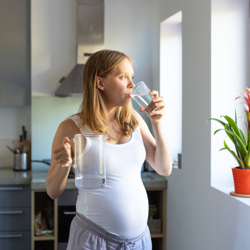Have you been drinking enough water? Proper hydration can help improve your brain function, aid digestion, and increase energy levels. With so many benefits of simply drinking water, why is it so hard for us to stay on top of it? 

Read our tips here -&gt; facebook.com/elementsmassag…