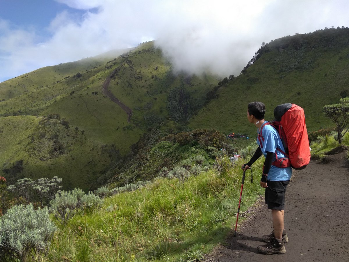 bayuuanggit's tweet photo. @pendakilawas Merbabu 🌄 https://t.co/Q26zEKvjc0
