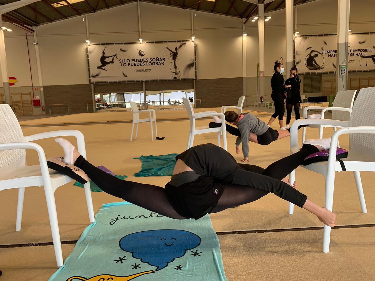 colonial_sport's tweet photo. Vamos con un poco de flexi para empezar la semana! 💪🏼 A por ello #TeamColonial 🖤🦢 #ColonialSport https://t.co/IJaEVRw1ti