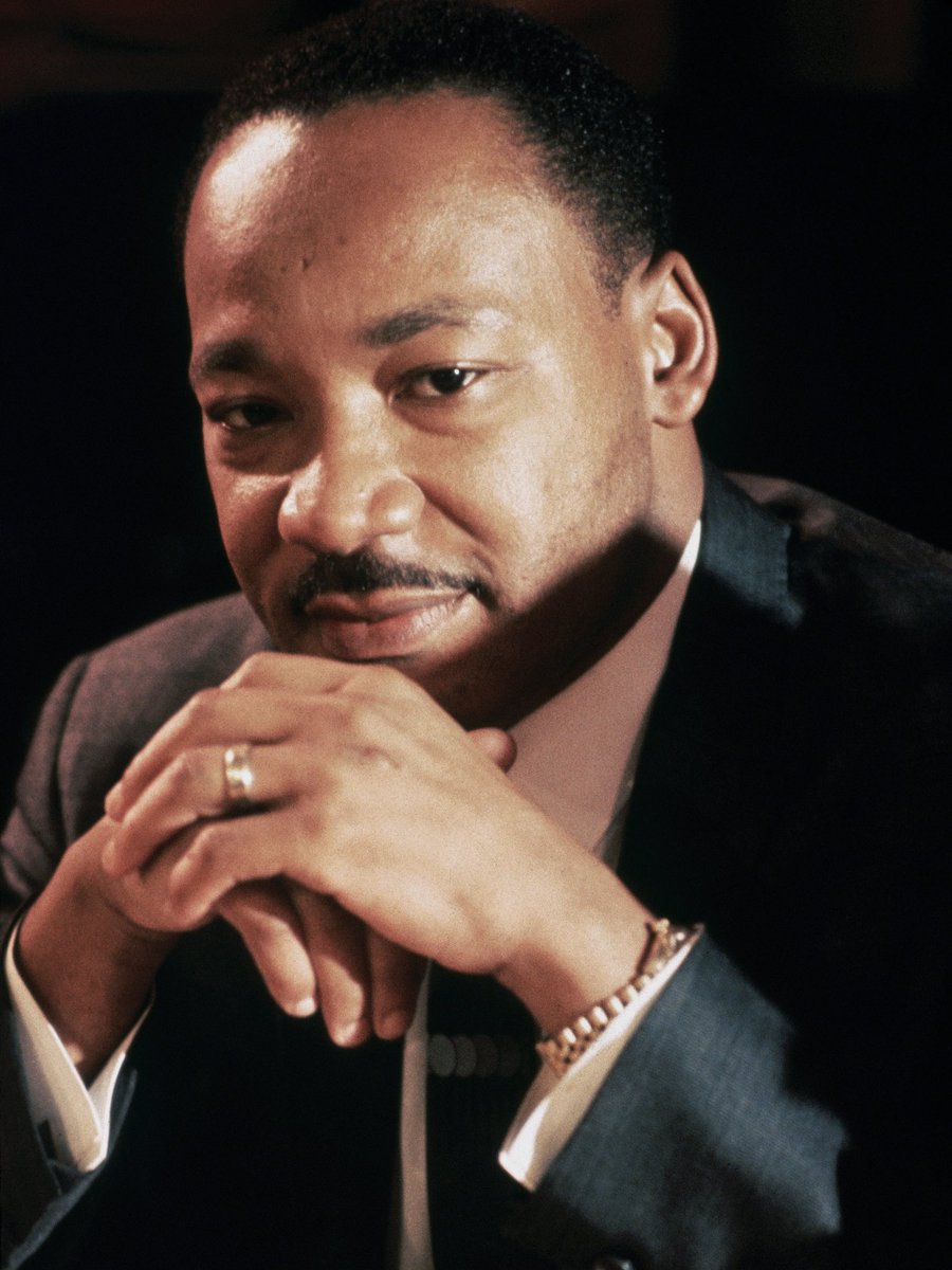 Tim Cook tweet media