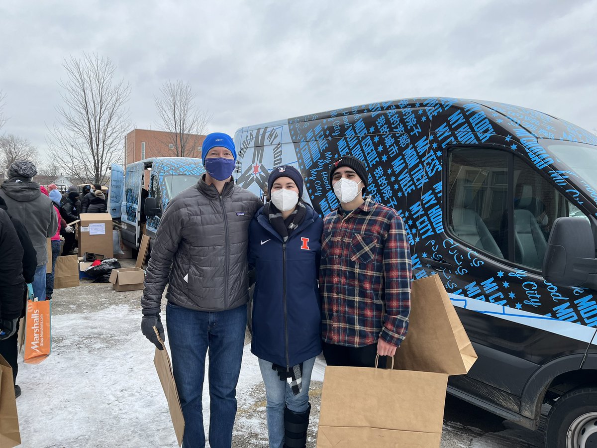 Andy_Stapleton's tweet image. Thank you to @mbmhmc for organizing an energizing and impactful MLK Day of Service clothing drive at the Olive Branch Mission!  So many volunteers making a difference! Thanks for your leadership @jahmal_cole!