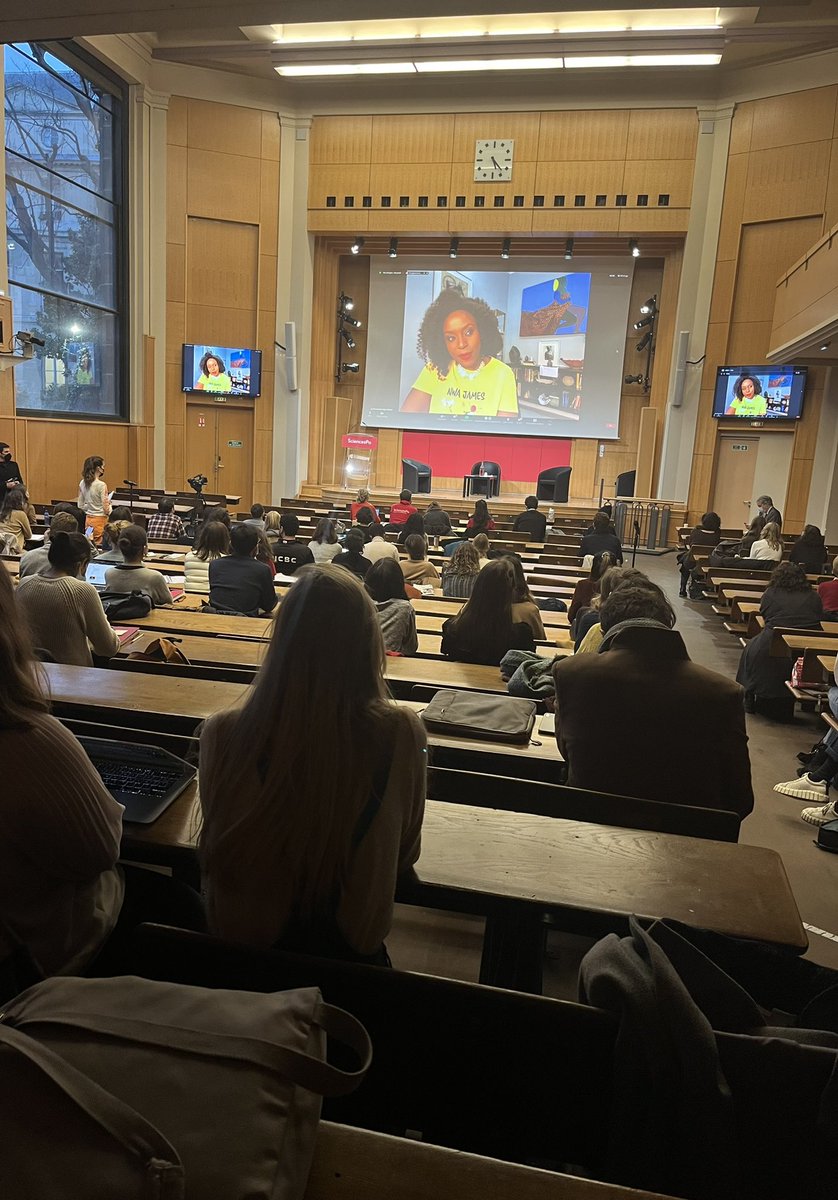 luca_mttcci's tweet photo. Inclusion, empathy, and stories that make us human…these were the topics of #YLSummit2022 final keynote discussion between @ChimamandaReal and @Whitney_Rich.

Below are some quotes from Chimamanda that are sticking in my mind: https://t.co/5Puk5P0fAi