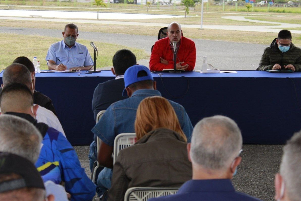 Nuestro <a href="/PartidoPSUV/">PSUV</a> ha superado un año de grandes retos políticos y electorales, sus militantes seguimos firmes, en pie, con la mirada puesta en el objetivo: ver concretado el proyecto de Bolívar y Chávez. (1/2)