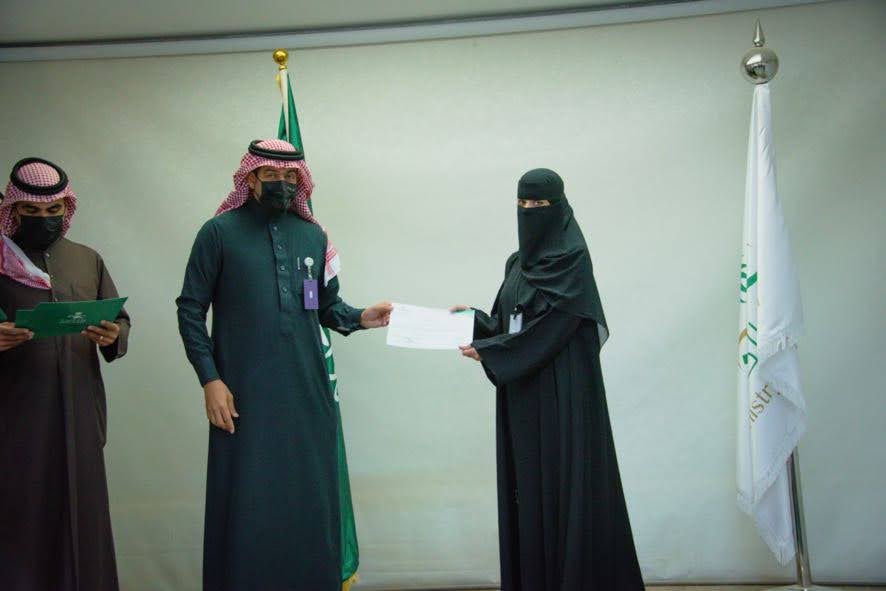 7ailthy's tweet photo. مدير عام #صحة_حائل يكرم الزملاء والزميلات المتميزين من منسوبي الادارات التابعة للادارة المساعدة للدعم والمساندة لما حققوه من تميز بالأداء وتحقيق مؤشرات عالية خلال عام ٢٠٢١م .

للمزيد من الصور ⬇️
https://t.co/OFisGkfpjr https://t.co/OhWCQwKQQ7