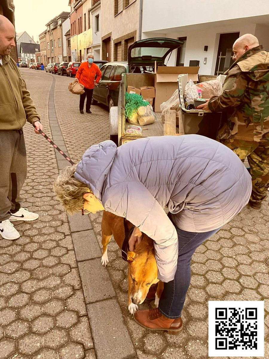 Ankunft bei den #Flutopfern
m.facebook.com/groups/Menschu…
.
#Flutkatastrophe2021 #MenschundTierhilfe #Tierhilfe #Fressnapf
MenschundTierhilfe.de