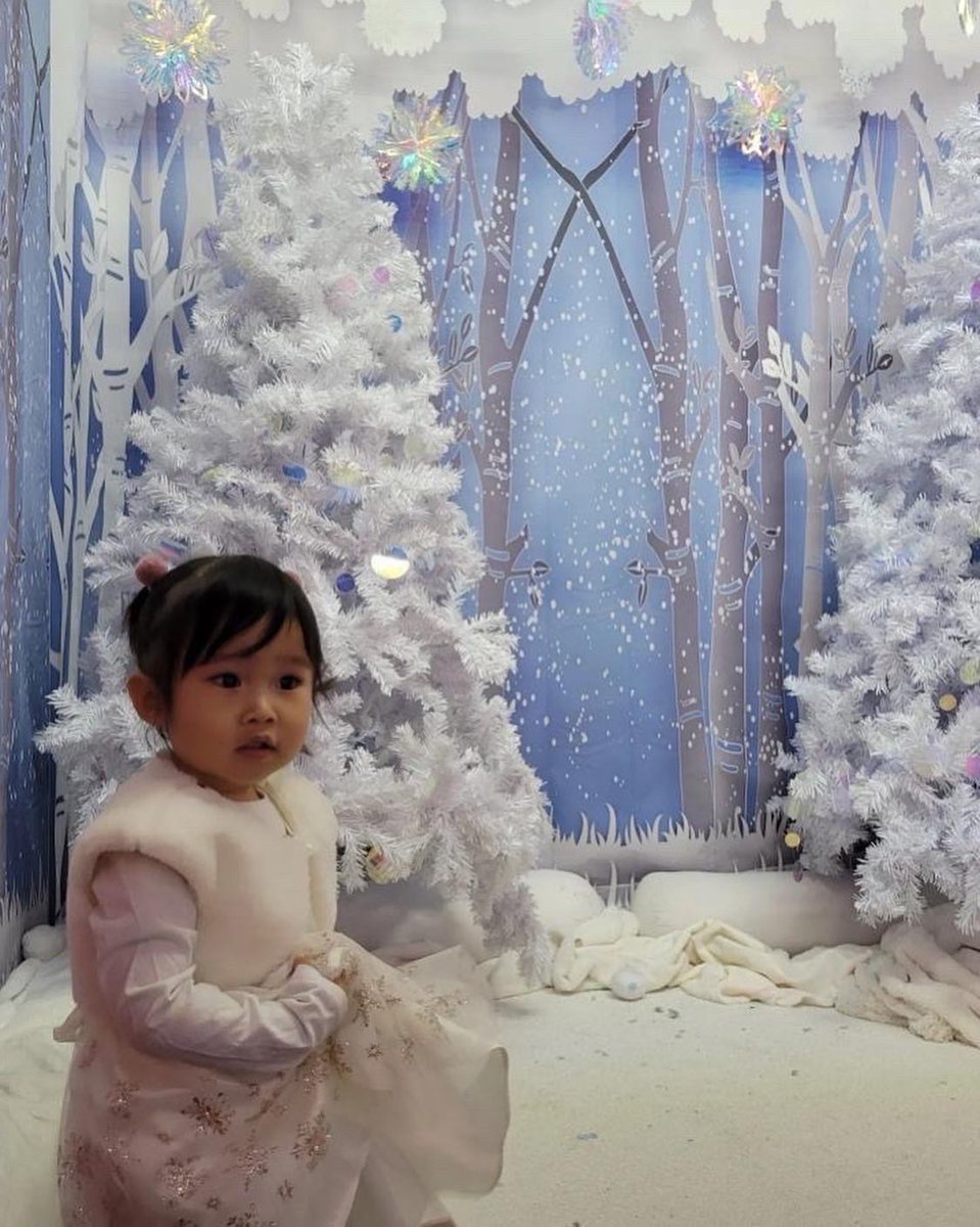 TELL YOUR FRIENDS THAT HIDESEEK IS OPEN TODAY!!! 2PM-8PM ☁️🌈

Be there or be square 😜