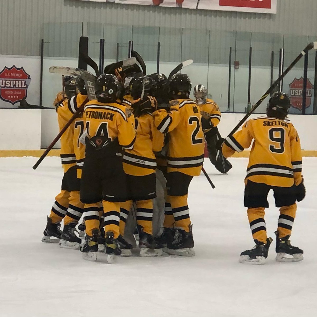 2010JrGamblers's tweet photo. We went 4-1 in the Challenger Series. @MYHockeyRanking #team#WeAreAllIn https://t.co/21ulZQWr8s