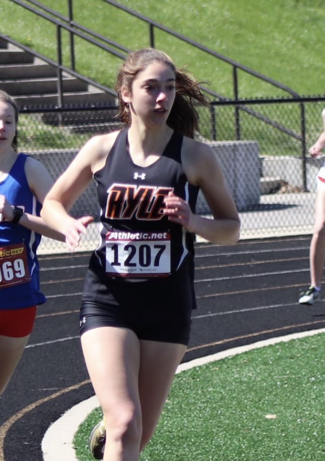 rhstrack's tweet photo. @Ryle_HS has our first ever top 50 National ranking in Track!! @AAUTrackNField All American Renae Kopser coming into the 2022 Track Season with a Top 50 National Time in the 2000m SC. Renae’s time of 7:40.12 ranks 47th in @milesplit way to start the 2022 season @RyleAthletics https://t.co/eJM4KUZ39d