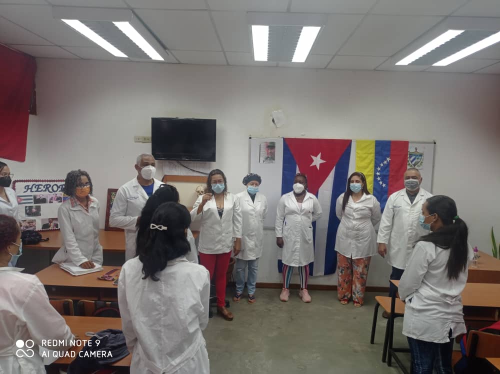 Participa el concejo de dirección del estado Bolívar en acto de inició del nuevo curso escolar 2022@YadmaraR @Condemar1987 <a href="/AdanVillavicen6/">Adan Villavicencio Guzman</a> <a href="/CubaVa_Bolivar2/">Grupo Trabajo Estadual Bolívar</a> <a href="/Cubacooperabol2/">Brigada Médica 🇨🇺 Bolívar🇻🇪</a> <a href="/Cubacooperaven2/">Cubacooperavene</a> <a href="/cuba/">@cuba</a>