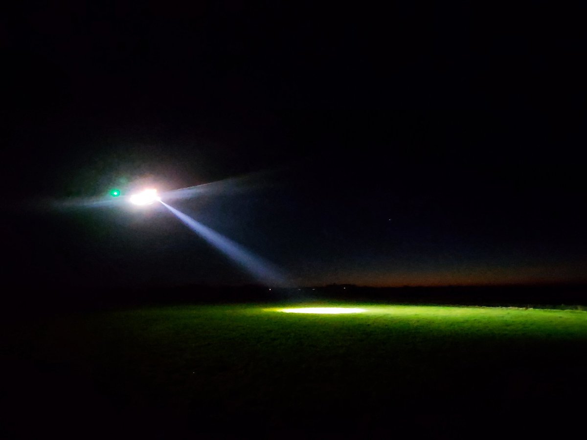 ncky_ux's tweet photo. UFO or helicopter landing? https://t.co/Kt8OYZhyq3