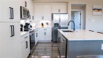 RashadaHemingw1's tweet photo. 🚨 Dallas Listing 🚨
Fully furnished modern beauty sits on a corner lot, which provides you excellent privacy. From the minute you walk in you are presented with a spacious living area that is perfect for entertaining, which then leads into the kitchen.
#dallashome #listing https://t.co/x2oGmhmYJg
