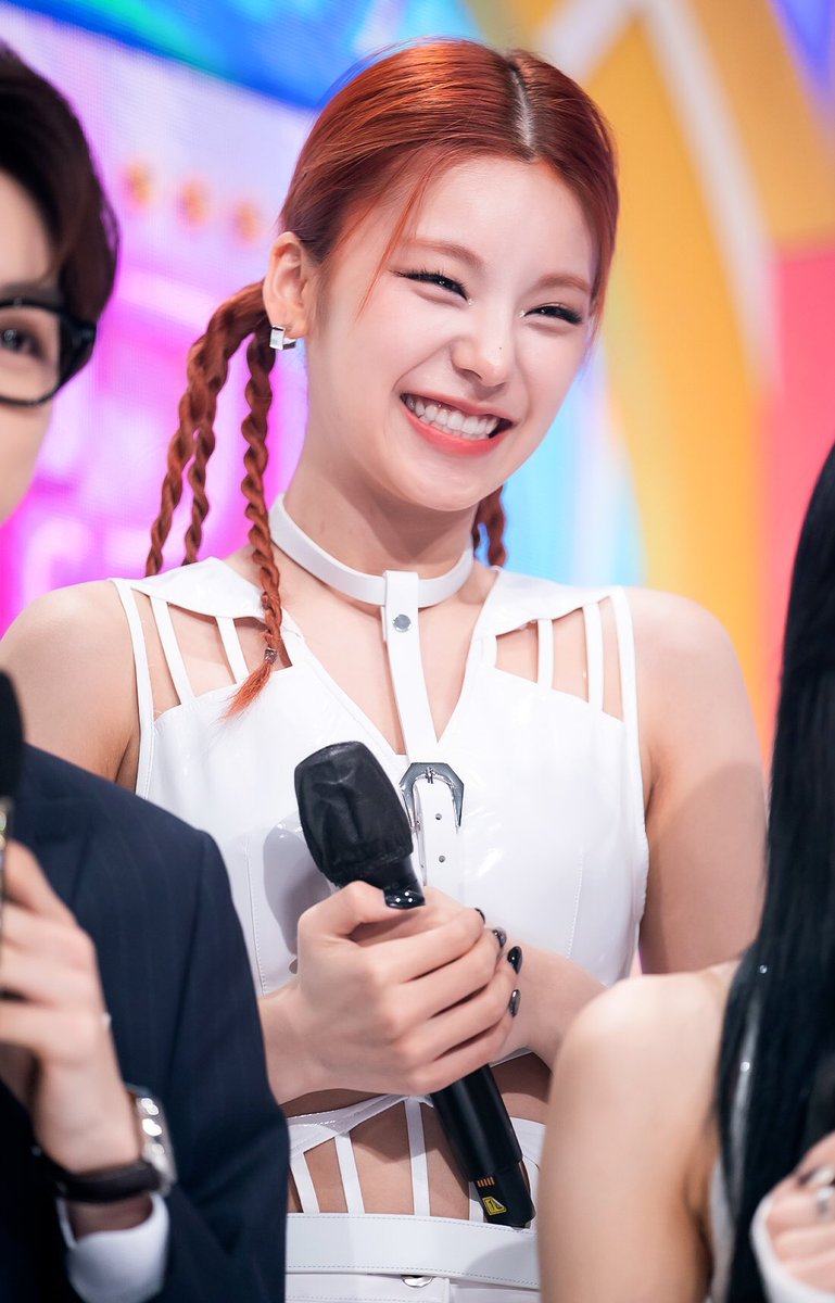 hourlyhwangyeji's tweet photo. #예지 ✘ #YEJI ✘ @ITZYofficial https://t.co/hbierMJkt6