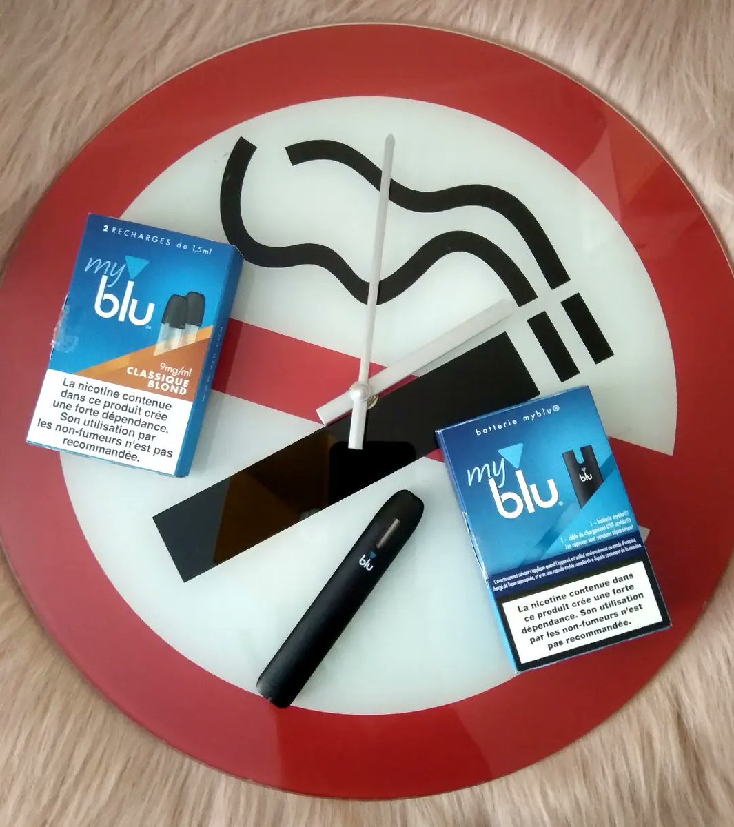 Giulia784's tweet photo. 🔷Myblu 🔷 Excellent appareil, la batterie tient facilement une journée. Légère et pratique, il est très facile de remplacer les pods ,en un clic et c'est prêt, différents arômes vraiment bons et différents grades de nicotine , je le recommande. #vaping #myblu https://t.co/VLwzbHs01H