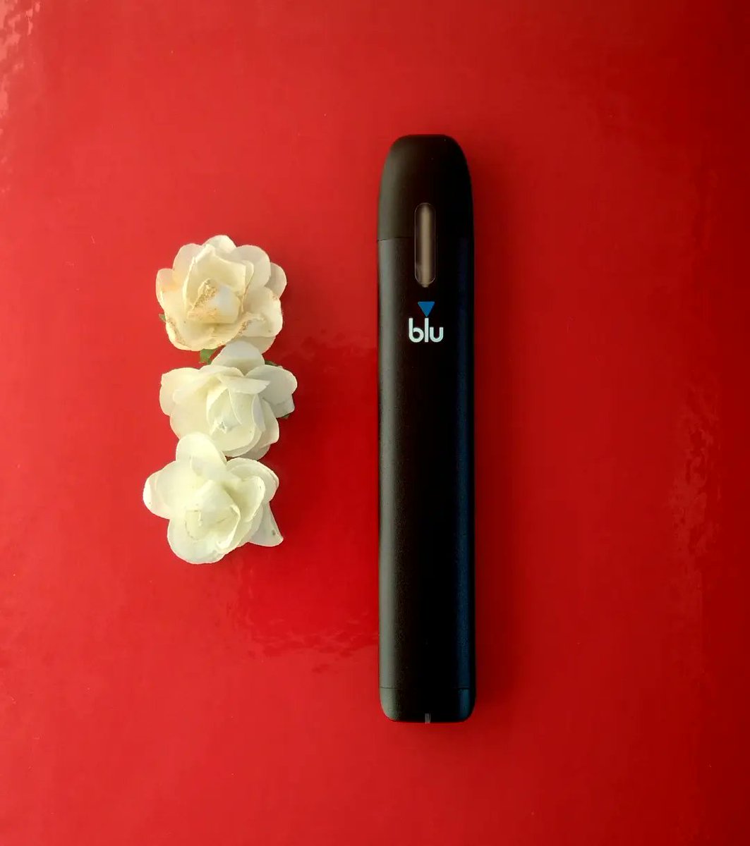 Giulia784's tweet photo. 🔷Myblu 🔷 Excellent appareil, la batterie tient facilement une journée. Légère et pratique, il est très facile de remplacer les pods ,en un clic et c'est prêt, différents arômes vraiment bons et différents grades de nicotine , je le recommande. #vaping #myblu https://t.co/VLwzbHs01H