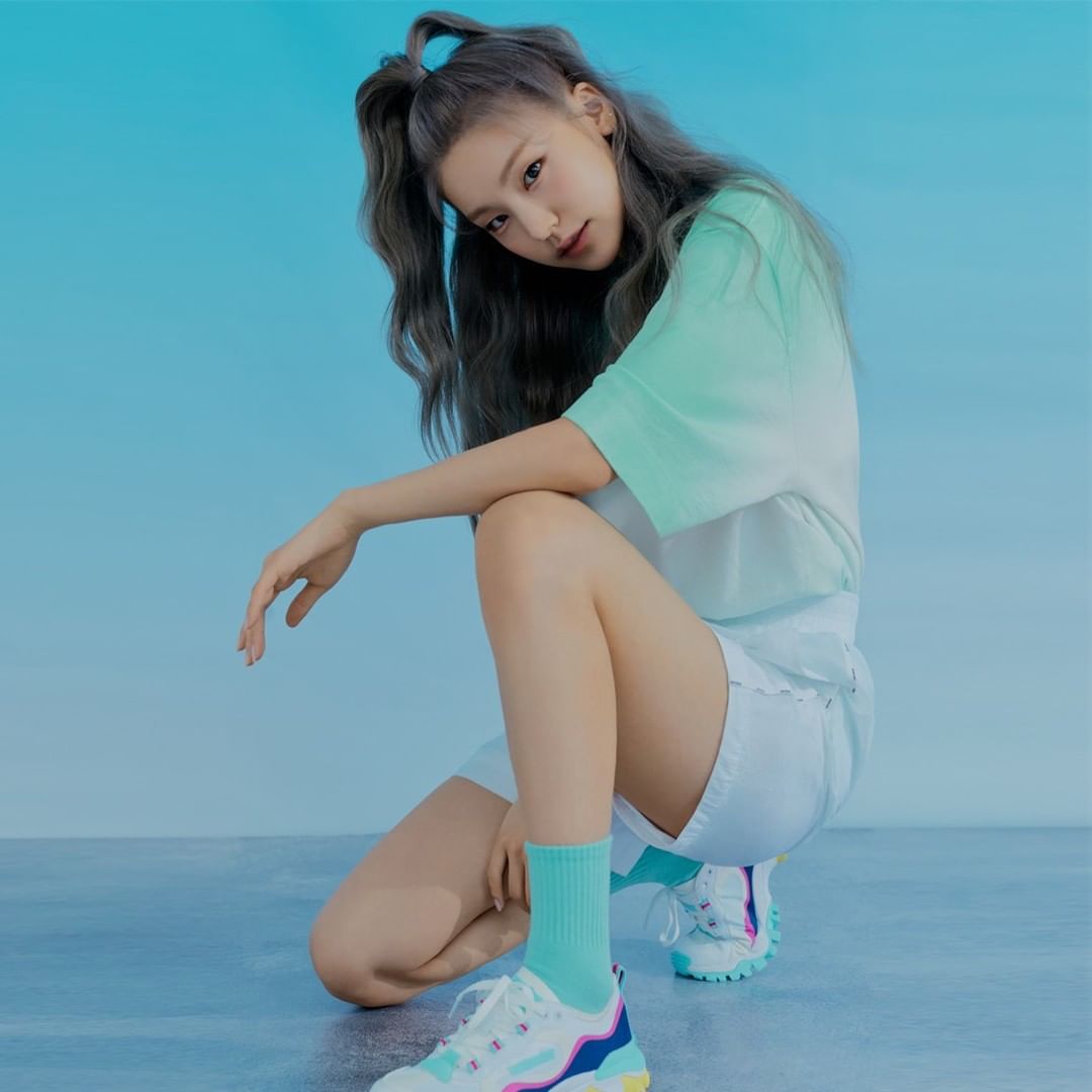 hourlyhwangyeji's tweet photo. #예지 ✘ #YEJI ✘ @ITZYofficial https://t.co/nvLLcHhUeg